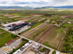 FILM! 5.000 mp teren, la marginea orasului Targu Secuiesc, aria industriala — miniatura 4