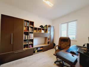 BRAYTIM. Dormitor la parter. 3 bai. Mobilata si utilata complet. — miniatura 6