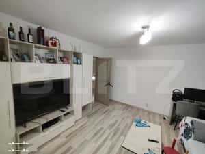 Apartament 3 camere, etaj 7/9 cu lift, 70 mp, zona Micro 6 — miniatura 2
