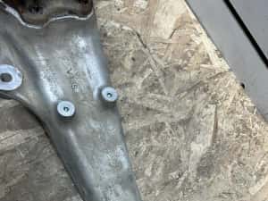 Fuzeta / rulment bmw G70 i7 seria 7 stanga fata 2023-2025 — miniatura 4