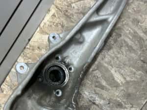 Fuzeta / rulment bmw G70 i7 seria 7 stanga fata 2023-2025 — miniatura 7