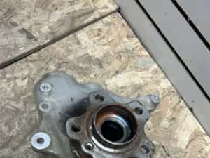 Fuzeta / rulment bmw G70 i7 seria 7 stanga fata 2023-2025 — miniatura 10