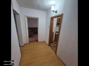 Apartament 3 camere Comănești etaj 4 — miniatura 1