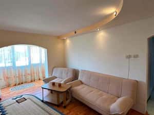 De vanzare apartament 3 camere și 2 balcoane, zona centrala Roman Voda