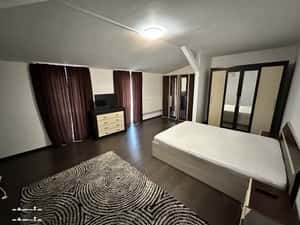 Apartament cu 3 camere de închiriat ( duplex)