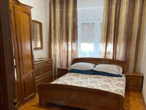 Inchiriez apartament 3 camere cam. Decomandat, 80 mp Etaj 6