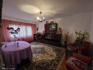 4 camere, decomandat, etaj 1, str. Aprodu Arbore, 79.900 euro neg — miniatura 1
