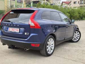 Volvo XC60 2012 4x4 – siguranță, putere și confort premium — miniatura 3