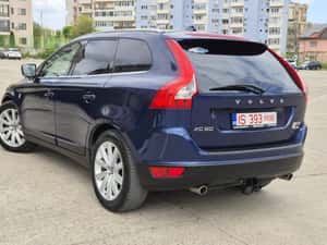 Volvo XC60 2012 4x4 – siguranță, putere și confort premium — miniatura 4