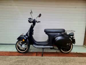 Vand/Schimb/Rate Scuter electric Retro