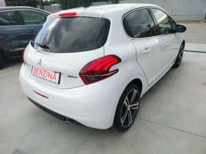 Vand Peugeot 208 2018 Benzina 1199 cmc Neavariata — miniatura 2