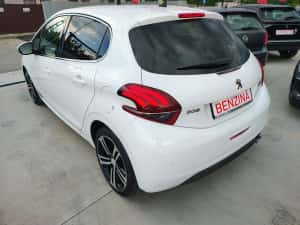 Vand Peugeot 208 2018 Benzina 1199 cmc Neavariata — miniatura 4