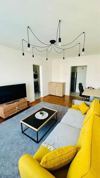 Inchiriez apartament 2 camere zona centrala — fotografie 1 din 6