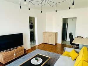 Inchiriez apartament 2 camere zona centrala — miniatura 2