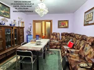 Apartament 4 camere, cu boxa, Bd.Traian, zona BCR