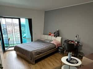 Vand apartament cu 1 dormitor si mini living cu bucatarie in Complex W