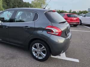 Peugeot 2008 Benzina 1.2 Model 2015 — miniatura 2