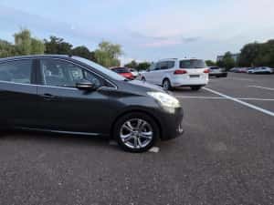 Peugeot 2008 Benzina 1.2 Model 2015 — miniatura 5