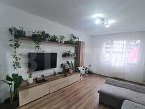 Apartament mobilat si utilat, 2 camere, 54 mp utili, parcare, zona Roa — miniatura 1