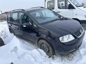 Dezmembrez vw touran 1.9 bxe — miniatura 9
