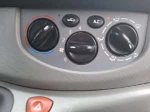 Opel Vivaro 2012 — miniatura 4