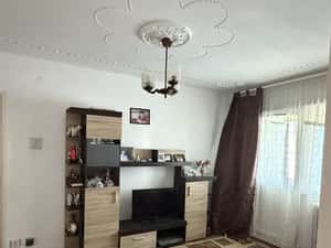 Apartament 2 camere luminos, zonă liniștită Vlaicu, mobilat, ideal — miniatura 2