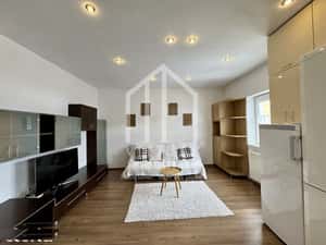 Mansarda intabulata cu 3 camere, 76mp utili, mobilat, orientare Estica — miniatura 1