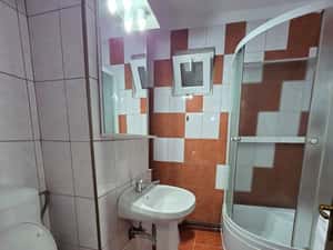 2 camere, decomandat, zona Spitalul Vechi, etaj intermediar — miniatura 6