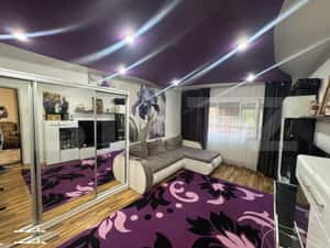 Apartament de 3 camere, decomandat, parter, zona Valea Rosie — miniatura 2