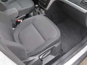 Skoda Yeti Model 2015 - 2.0 TDI. 4X4 — miniatura 6