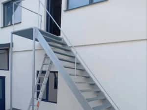 Scări metalice zincate