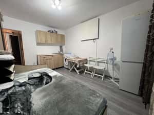 Inchiriez garsoniera zona capat troleu — miniatura 3