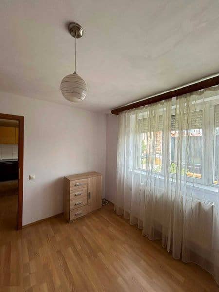 Inchiriez apartament cu o camera zona Ciresica — fotografie 1 din 6