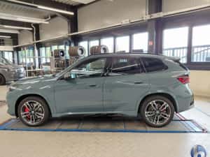 BMW X1 2024 / CAPE YORK GREEN METALLIC / 27.990 km — miniatura 2
