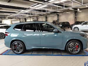 BMW X1 2024 / CAPE YORK GREEN METALLIC / 27.990 km — miniatura 3