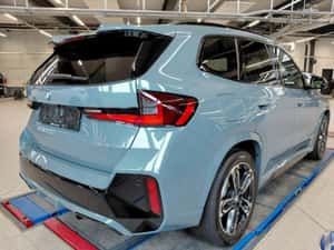 BMW X1 2024 / CAPE YORK GREEN METALLIC / 27.990 km — miniatura 4