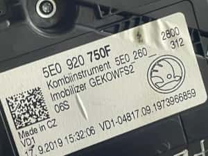 Ceasuri bord 5E0920759 Skoda Octavia 3 (facelift) (2017 - 2020) — miniatura 4