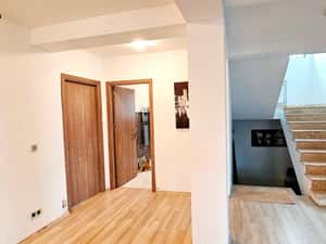 Casa High-Tech cu design futurist, Piatra Neamt — miniatura 2