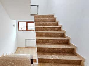 Casa High-Tech cu design futurist, Piatra Neamt — miniatura 4