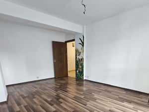 Burdujeni - ocazie, se vinde apartament cu 2 camere, balcon