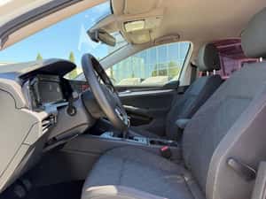 Volkswagen Golf 8, an 2021, echipat cu motorul 1.0 TSI — miniatura 3