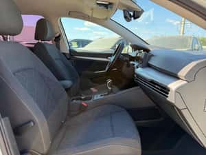 Volkswagen Golf 8, an 2021, echipat cu motorul 1.0 TSI — miniatura 4