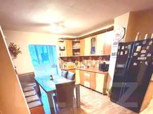 Apartament cu 4 camere, decomandat, spatios, 2 bai, Sanmartin — miniatura 1