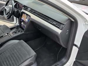 Volkswagen Passat 2021, motor 2.0 TDI 150CP, cutie automată DSG7 — miniatura 4