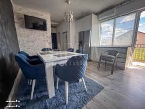 Apartament 3 camere de vanzare in Floresti