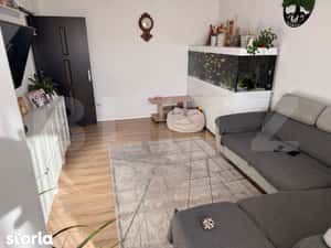 Apartament cu 3 camere, 71 mp, renovat complet, zona Tractorul — miniatura 3