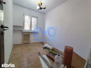 Apartament cu 3 camere, etajul 1, geam la baie, zona Mircea cel Batran — miniatura 5