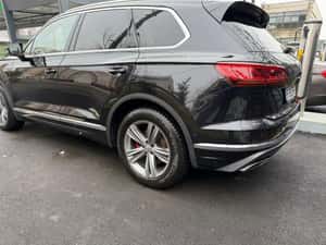 Volkswagen Touareg 2018 Full Option – cedare leasing — miniatura 3