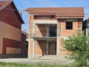 Casa la rosu — miniatura 2