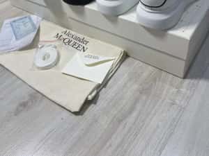 Adidasi Alexander McQueen piele naturala 100% Full Box colectie noua — miniatura 3